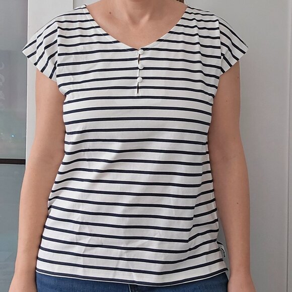 Hug & Clau T shirt - Size M - Picture 5 of 7